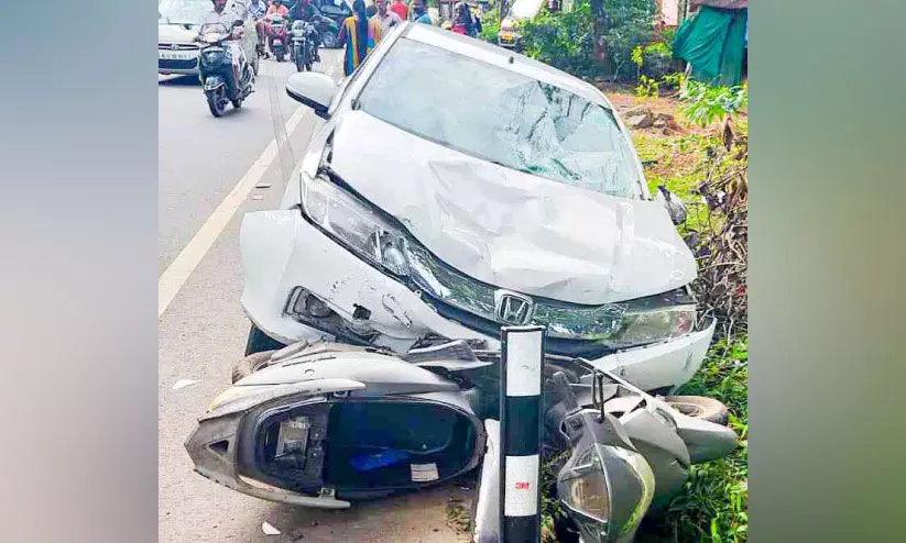 സ്കൂട്ടറിൽ കാർ ഇടിച്ച് വനിതാ കണ്ടക്ടർക്ക് പരിക്ക്