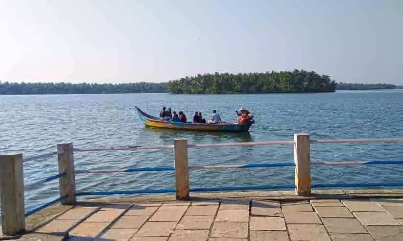 സോളാർ ബോട്ട്; കവ്വായിക്കായലിൽ പ്രതീക്ഷയുടെ ഓളങ്ങൾ