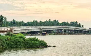 പൊന്നാനി കർമ പാലം നിർമാണം അവസാനഘട്ടത്തിൽ