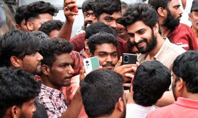 കനത്ത മഴയെ അവഗണിച്ച് നടന്റെ പാദയാത്ര; വേറിട്ട സിനിമ പ്രചരണവുമായി നാഗ ശൗര്യ