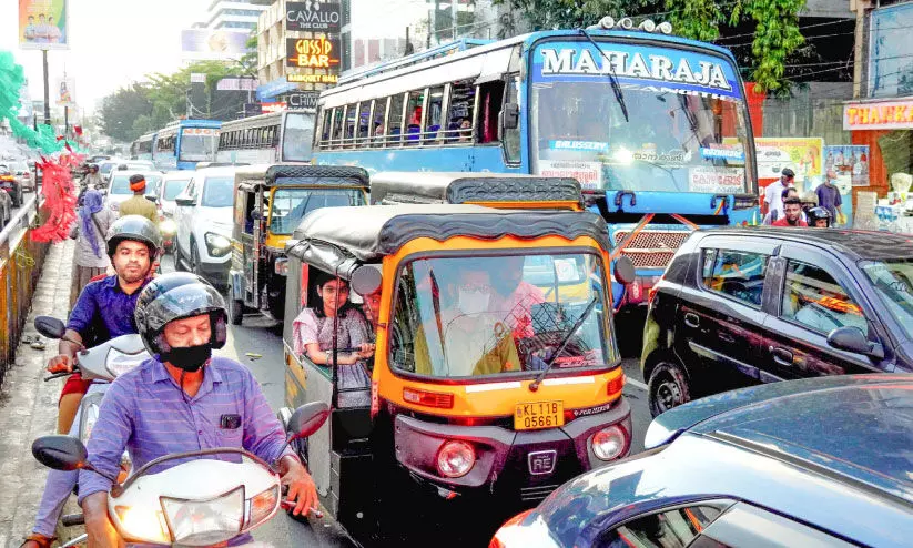 നഗരത്തിലെ ഗതാഗതക്കുരുക്ക്; അടിയന്തര നടപടിയുമായി മേയർ