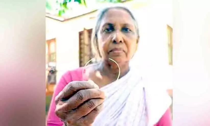 of the housewife The necklace and bangle were stolen