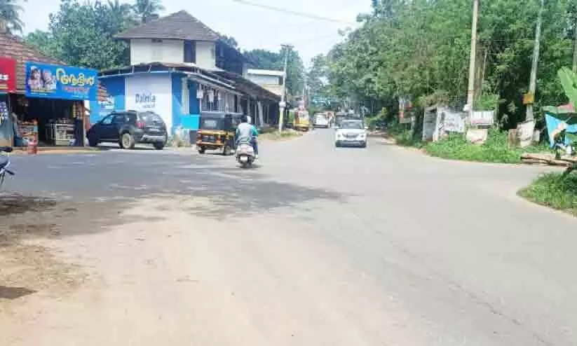 കാപ്പിസെറ്റ് താന്നിതെരുവിൽ വാഹനാപകടം തുടർക്കഥ