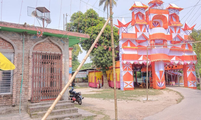 A Muslim mosque that has been celebrating Durga Puja for 40 years;  This temple also celebrates Eid This mosque and temple in Bangladesh have been celebrating Durga Puja and Eid together for 40 years