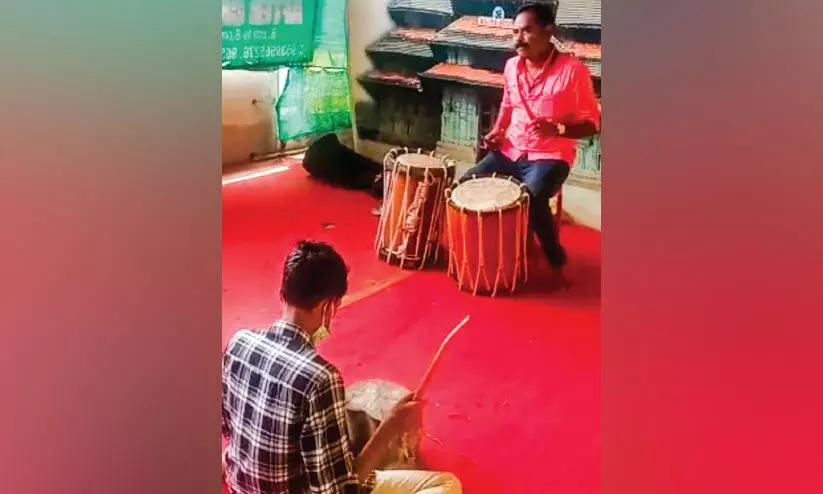 ചെണ്ടയിൽ അവർ തീർക്കും ശിങ്കാരി മേളം; പെപ്പിനിത് നിയോഗം