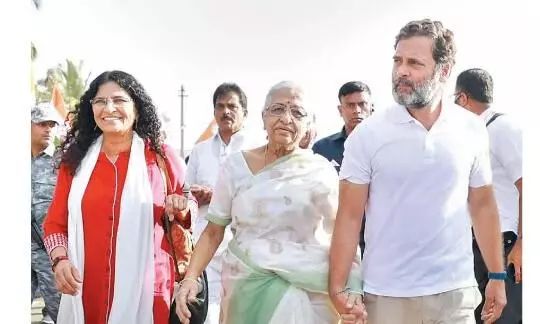 Gauri Lankeshs Mother and sister in Jodo Yatra