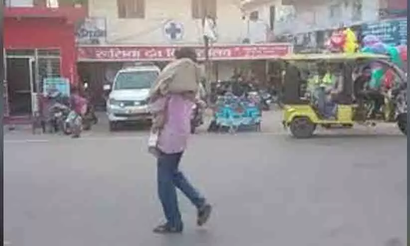 Madhya Pradesh man walks on busy road