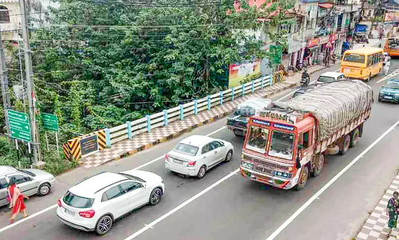 Pandalam mc road footpath