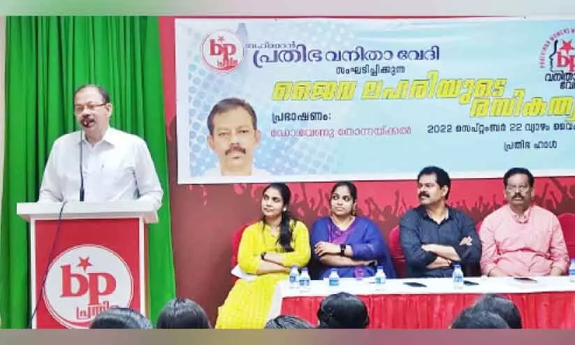 പ്ര​തി​ഭ വ​നി​ത വേ​ദി പ്ര​ഭാ​ഷ​ണം സം​ഘ​ടി​പ്പി​ച്ചു