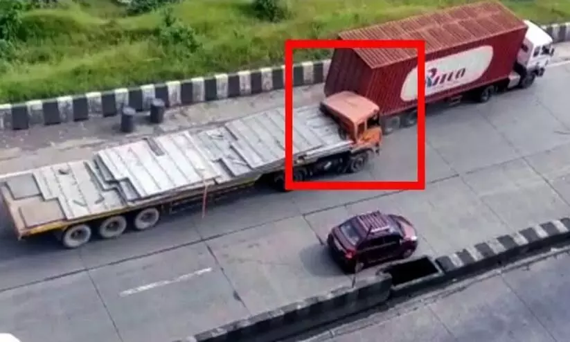 Trailer truck’s brakes fail on Mumbai-Pune expressway: Driver gains control using another truck -Video