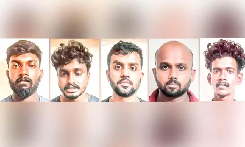 gang of six vandalized a hotel in Mavelikara