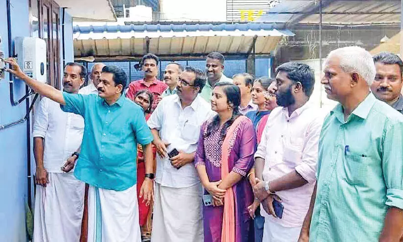 കോടാലി സ്കൂള്‍ ഇനി സൗരോര്‍ജ പ്രഭയില്‍