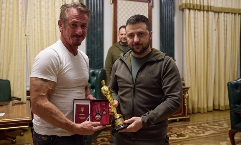 Hollywood actor presents his Oscar to President of Ukraine Sean Penn gives the Oscar to Zelenskyy during the meeting in Ukraine: ‘When you win, bring it back’