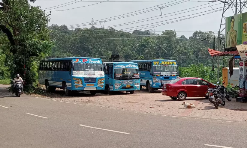 കുണ്ടറയില്‍ സ്വകാര്യ ബസുകളുടെ തോന്നുംപടി വിഹാരം