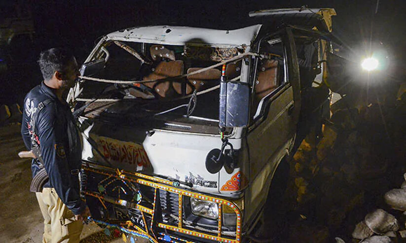 20 dead including 11 children after minibus falls into ditch in Pakistan |  20 dead including 11 children from the fall of a minibus in a gorge in Pakistan