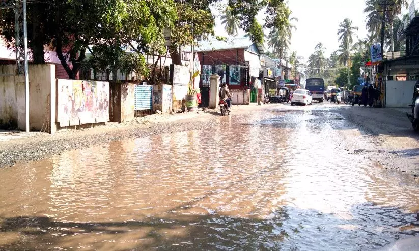 മണക്കാട്-കല്ലാട്ടുമുക്ക് റോഡ്; എന്നുതീരും ദുരിതയാത്ര