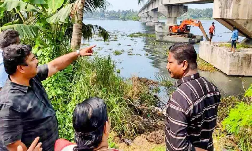 ദളവാപുരം പാലത്തിനടിയിലെ ബീമിന്‍റെ അവശിഷ്ടങ്ങള്‍ നീക്കും