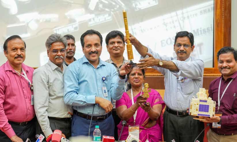 Isro Successfully Launches Pslv C With