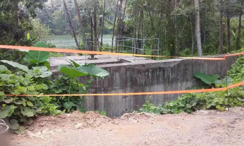 കരാറുകാരന്‍റെ വിചിത്രവാദം; റോഡിലെ കുഴി നികത്താൻ നടപടിയില്ല