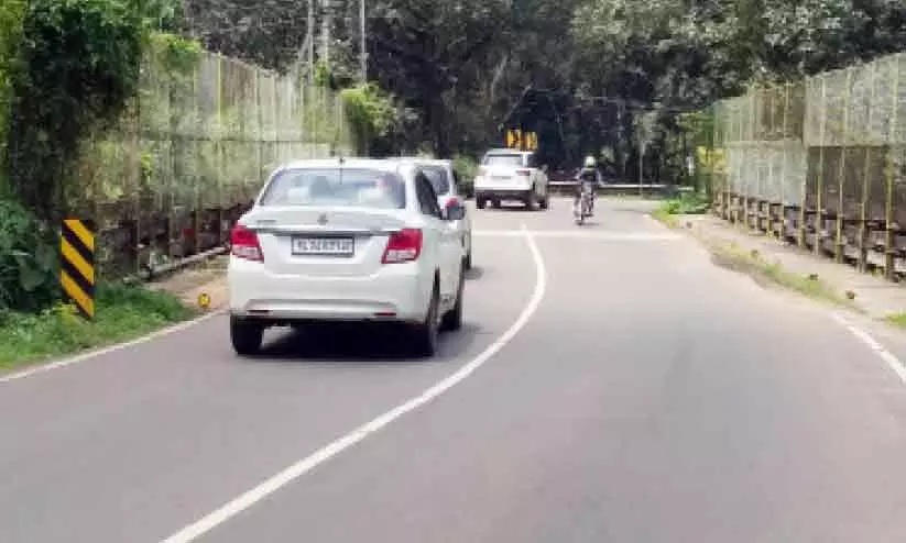 ആനയടി പാലത്തിൽ അപകടം പതിയിരിക്കുന്നു