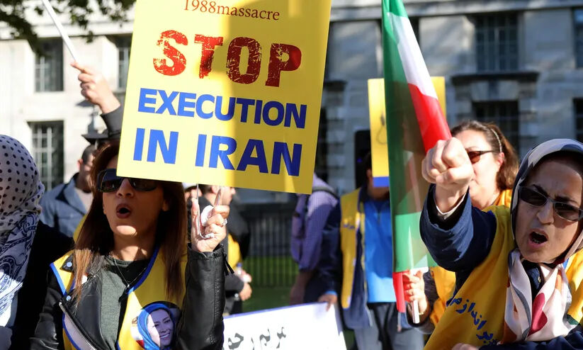 A protester was hanged in Iran Iran starts the executions by hanging the first protester