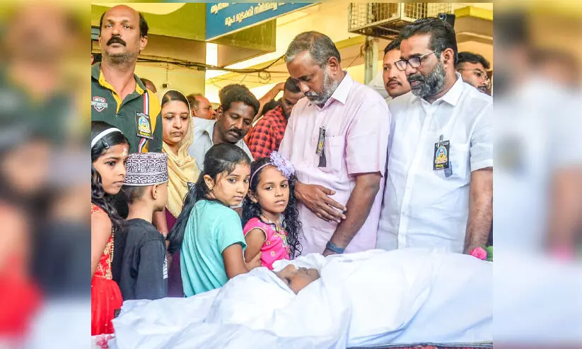 നാടിന്റെ കുഞ്ഞുതാരം ഇനി ഓർമ; സ്കൂളിലും വീട്ടിലും വൻജനാവലി