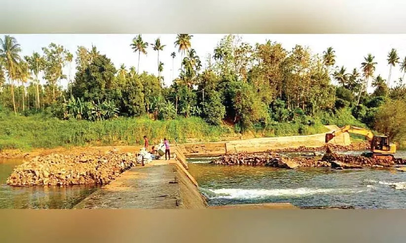 കൂ​ട​പ്പു​ഴ ത​ട​യ​ണ​യു​ടെ അ​റ്റ​കു​റ്റ​പ്പ​ണി യു​ദ്ധ​കാ​ലാ​ടി​സ്ഥാ​ന​ത്തി​ൽ