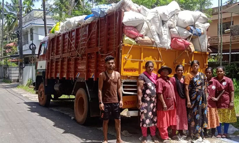 മാലിന്യ സംസ്‌ക്കരണത്തില്‍ മാതൃകയായി ചിറ്റാറ്റുകര ഹരിത കര്‍മസേന