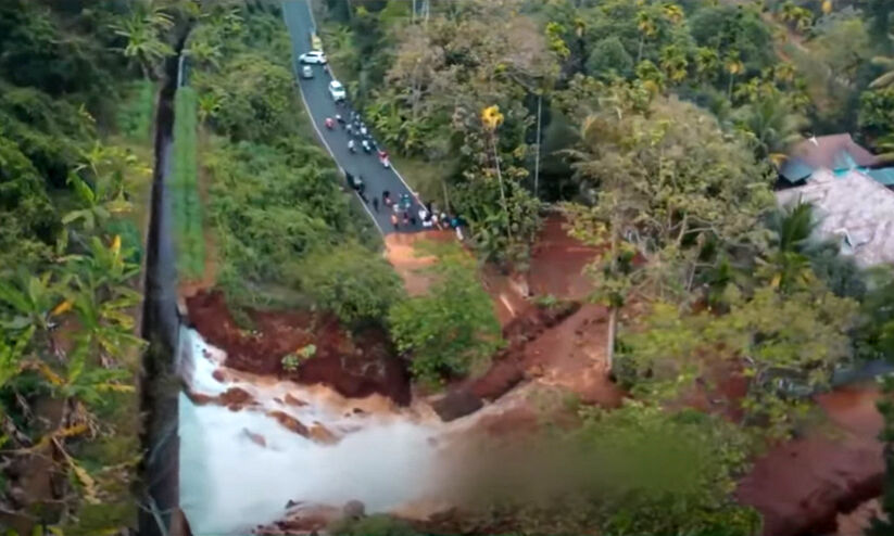 Canal collapsed at Muvatupuzha Pandappilli;  A major accident was avoided  The canal collapsed at Muvattupuzha Pandappilly