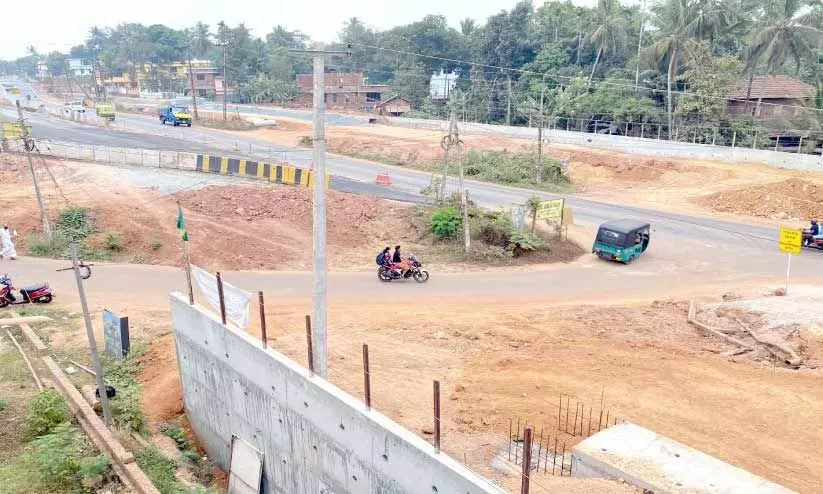 ദേശീയപാത വികസനം വഴിമുട്ടി വിദ്യാലയം