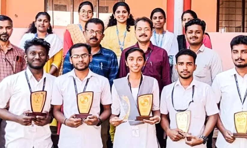 Polytechnich students with low-cost ventilators