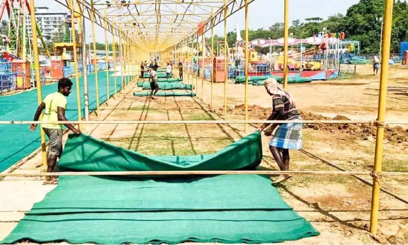 ശിവരാത്രിക്കൊരുങ്ങി ആലുവ മണപ്പുറം; ഒ​രു​ക്കം അ​വ​സാ​ന ഘ​ട്ട​ത്തി​ൽ