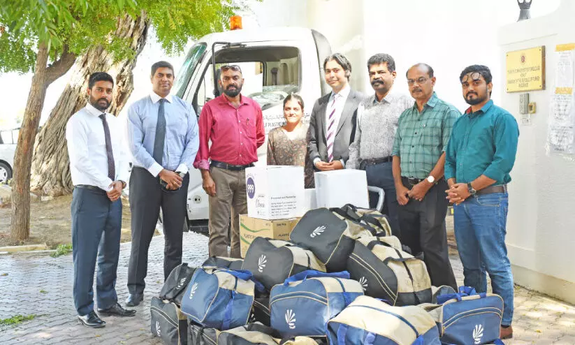 ഇ​ന്ത്യ​ന്‍ മീ​ഡി​യ ഫോ​റം- ലു​ലു എ​ക്‌​സ്‌​ചേ​ഞ്ച് ഭൂ​ക​മ്പ ദു​രി​താ​ശ്വാ​സ സാ​ധ​ന​ങ്ങ​ള്‍ കൈ​മാ​റി