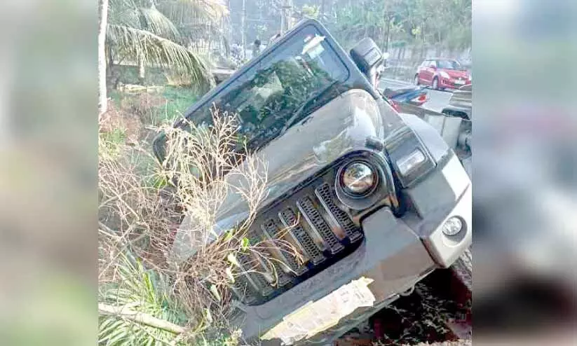 പുനലൂർ - മൂവാറ്റുപുഴ സംസ്ഥാനപാതയിൽ അപകടം തുടർക്കഥ