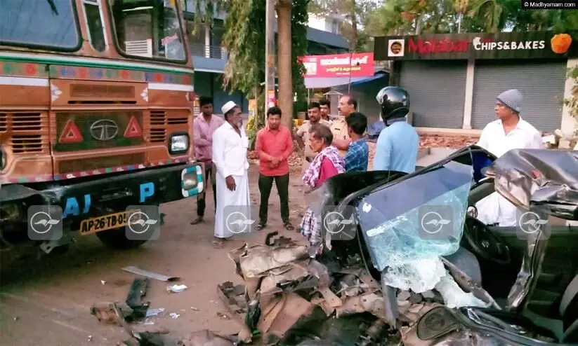 ദേശീയപാതയിൽ കാറും കണ്ടയ്നർ ലോറിയും കൂട്ടിയിടിച്ച് ഒരാൾ മരിച്ചു