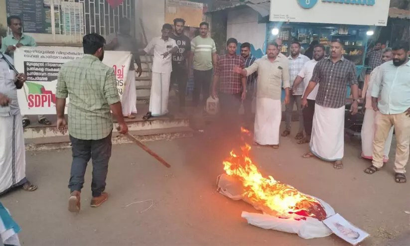 SDPI burnt the Chief Ministers effigy