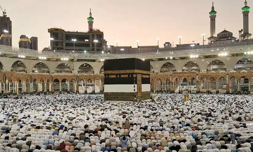 Saudi Arabia Starts Issuing Umrah Permits for Ramadan