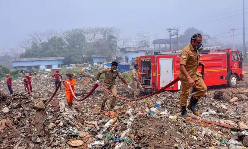 ബിഗ് സല്യൂട്ട്; അഗ്നിരക്ഷാസേനയുടേത് സമാനതകളില്ലാത്ത രക്ഷാദൗത്യം