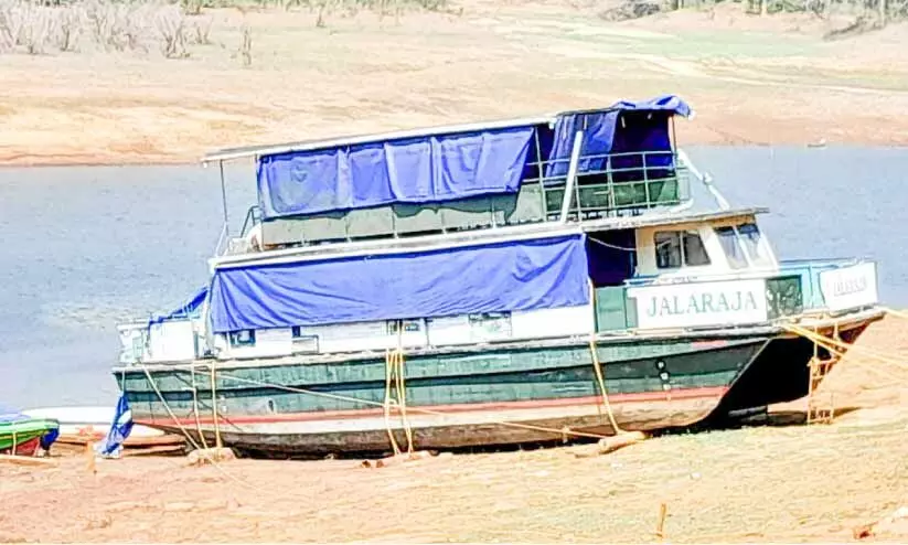 തേക്കടിയിൽ ബോട്ടുകൾ കരയിൽ; മാസം ഒരു കോടിയിലധികം വരുമാന നഷ്ടം