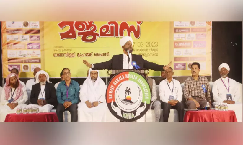 കു​ടും​ബ​വ്യ​വ​സ്ഥി​തി ത​ക​ർ​ക്കാ​നു​ള്ള ശ്ര​മം അം​ഗീ​ക​രി​ക്കാ​നാ​കി​ല്ല –ഓ​ണ​മ്പി​ള്ളി മു​ഹ​മ്മ​ദ് ഫൈ​സി