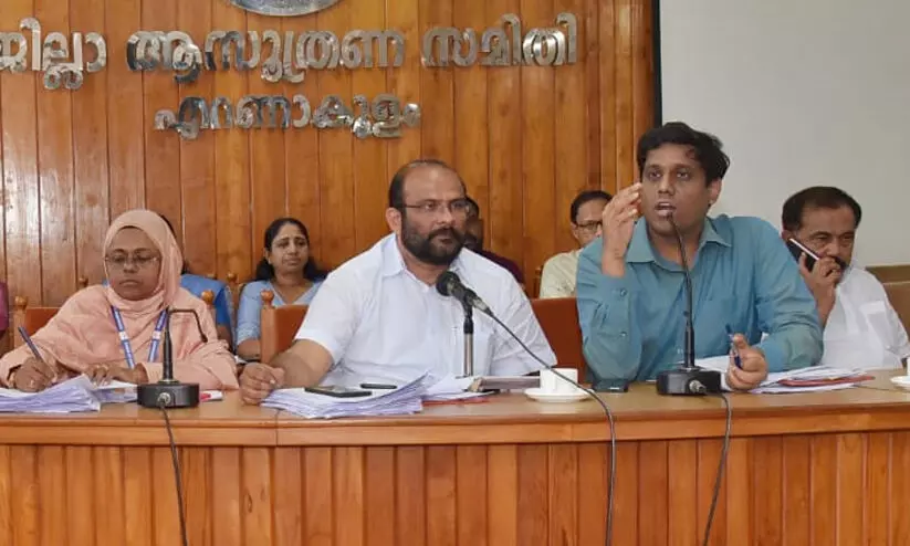 മാലിന്യ സംസ്കരണം: യുദ്ധകാലാടിസ്ഥാനത്തിൽ നടപ്പാക്കണമെന്ന് കലക്ടർ