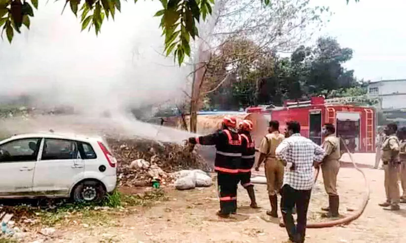 കുണ്ടന്നൂരും പ​ത്ത​ടി​പ്പാ​ല​ത്തും തീപിടിത്തം