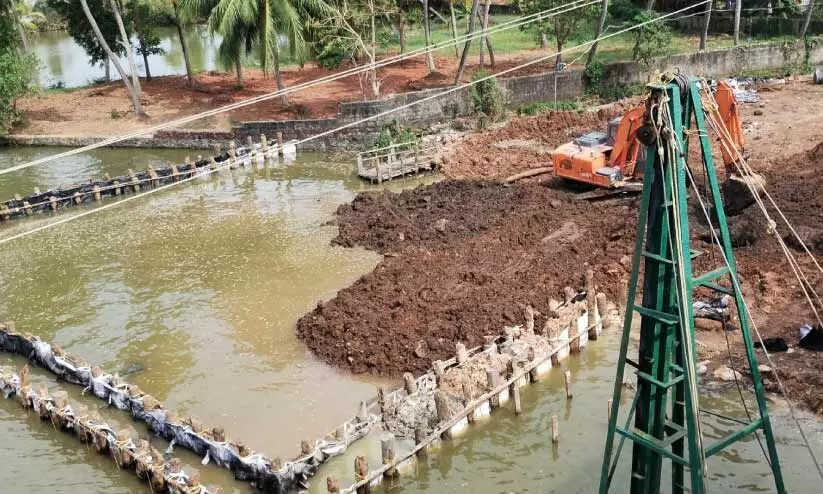 കായൽ നികത്തലും കൈയേറ്റവും വ്യാപകം