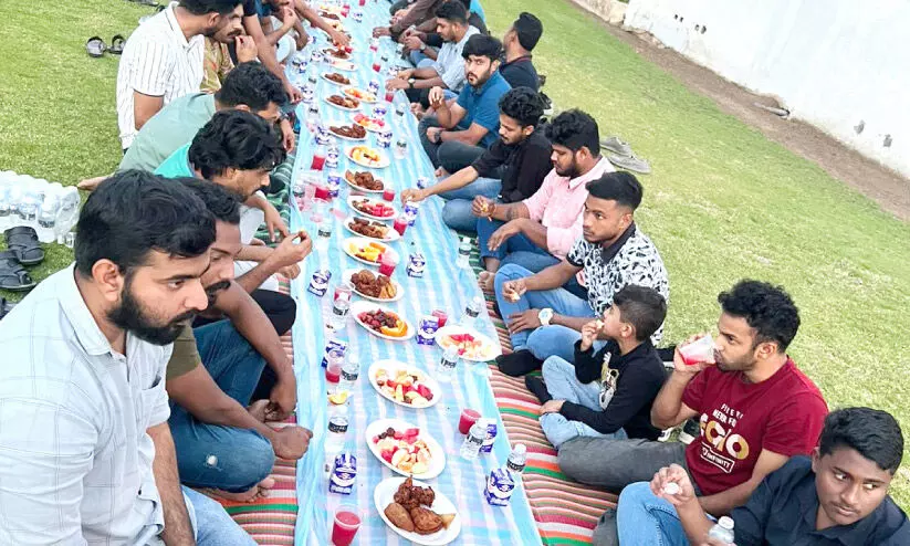 സ്​​നേ​ഹ​സ​ന്ദേ​ശം പ​ക​ർ​ന്ന്​ ഇ​ഫ്താ​ർ സം​ഗ​മ​ങ്ങ​ൾ