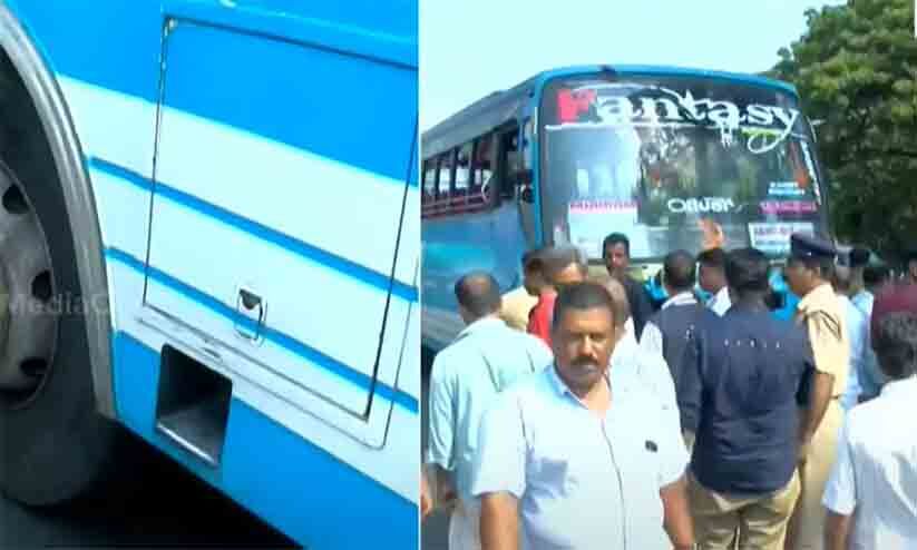 കോഴിക്കോട്ട് കാൽനടയാത്രക്കാരി ബസിനടിയിൽ കുടുങ്ങി; ഡ്രൈവർ ഇറങ്ങിയോടി