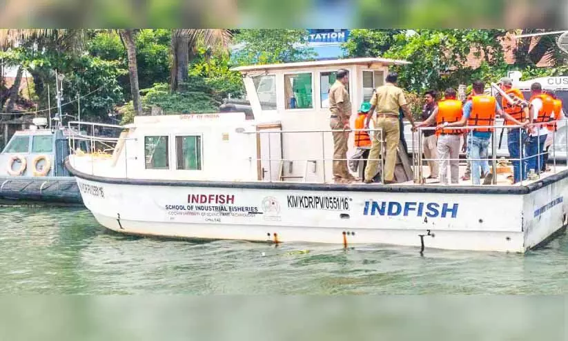 യന്ത്രത്തകരാർ; ഗവേഷക സംഘത്തിന്‍റെ ബോട്ട് അഴിമുഖത്ത് ഒഴുകിനടന്നു