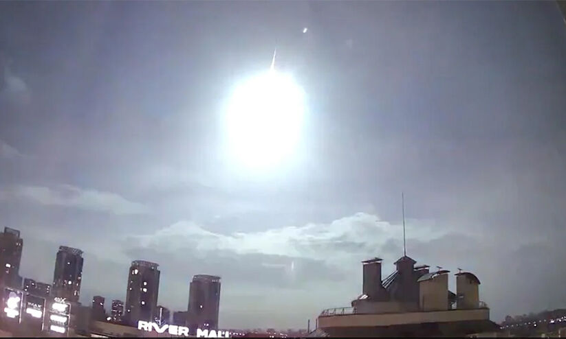 “NASA Satellite Falls to Earth and Lights Up Sky of Kyiv”