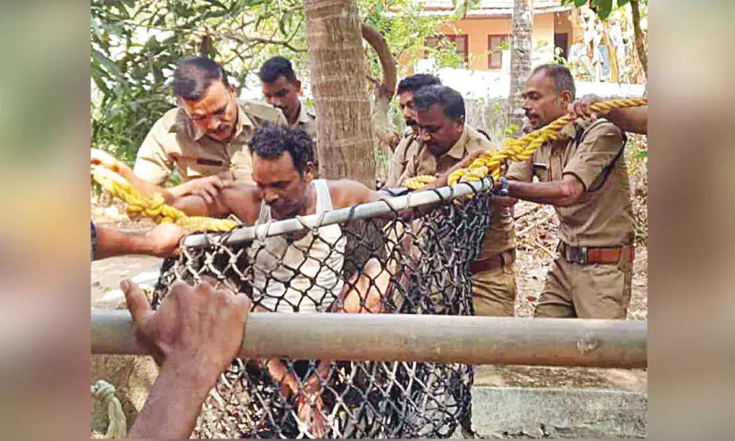 കി​ണ​ർ വൃ​ത്തി​യാ​ക്കാ​ൻ ഇ​റ​ങ്ങി​യ യു​വാ​വി​ന് ശ്വാ​സ​ത​ട​സ്സം