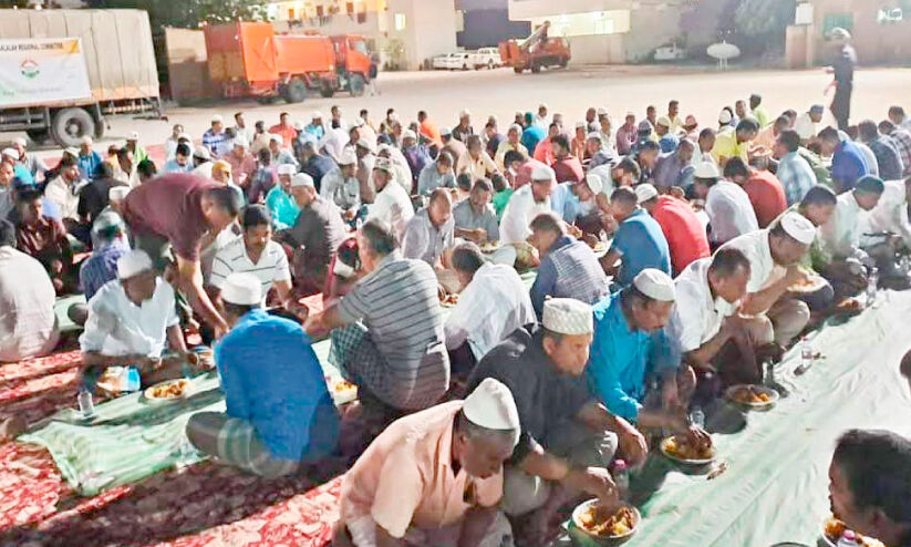 OIC Salalah Regional Committee No. 5 Organizes Baladia Iftar in Labor Camp with Church Imam Shaukat Rahangi Leading the Event