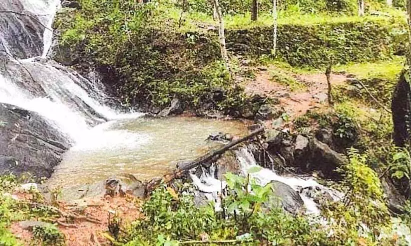 ഡെ​സ്റ്റി​നേ​ഷ​ൻ ച​ല​ഞ്ച് പ​ദ്ധ​തി​യി​ൽ അ​രീ​ക്കു​ഴി വെ​ള്ള​ച്ചാ​ട്ടം